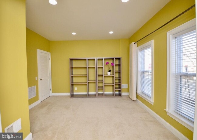 Building Photo - 3053 Waterloo Ln