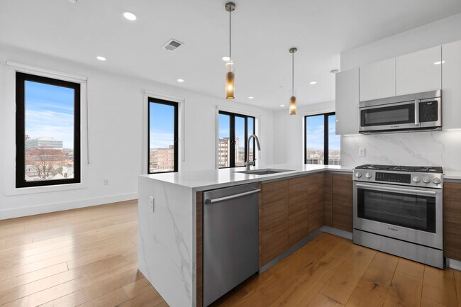 Beautiful Waterfall Quart Counter - 30 Penniman Rd