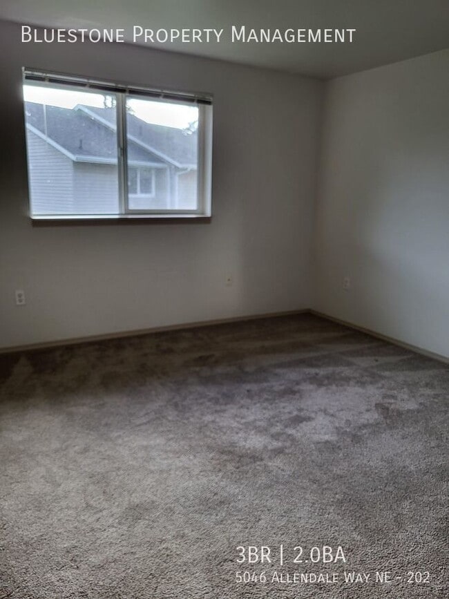 Building Photo - Large 3 Bedroom x 2 Bath Apartment Availab...