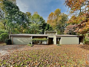 Building Photo - 4569 S Landing Dr