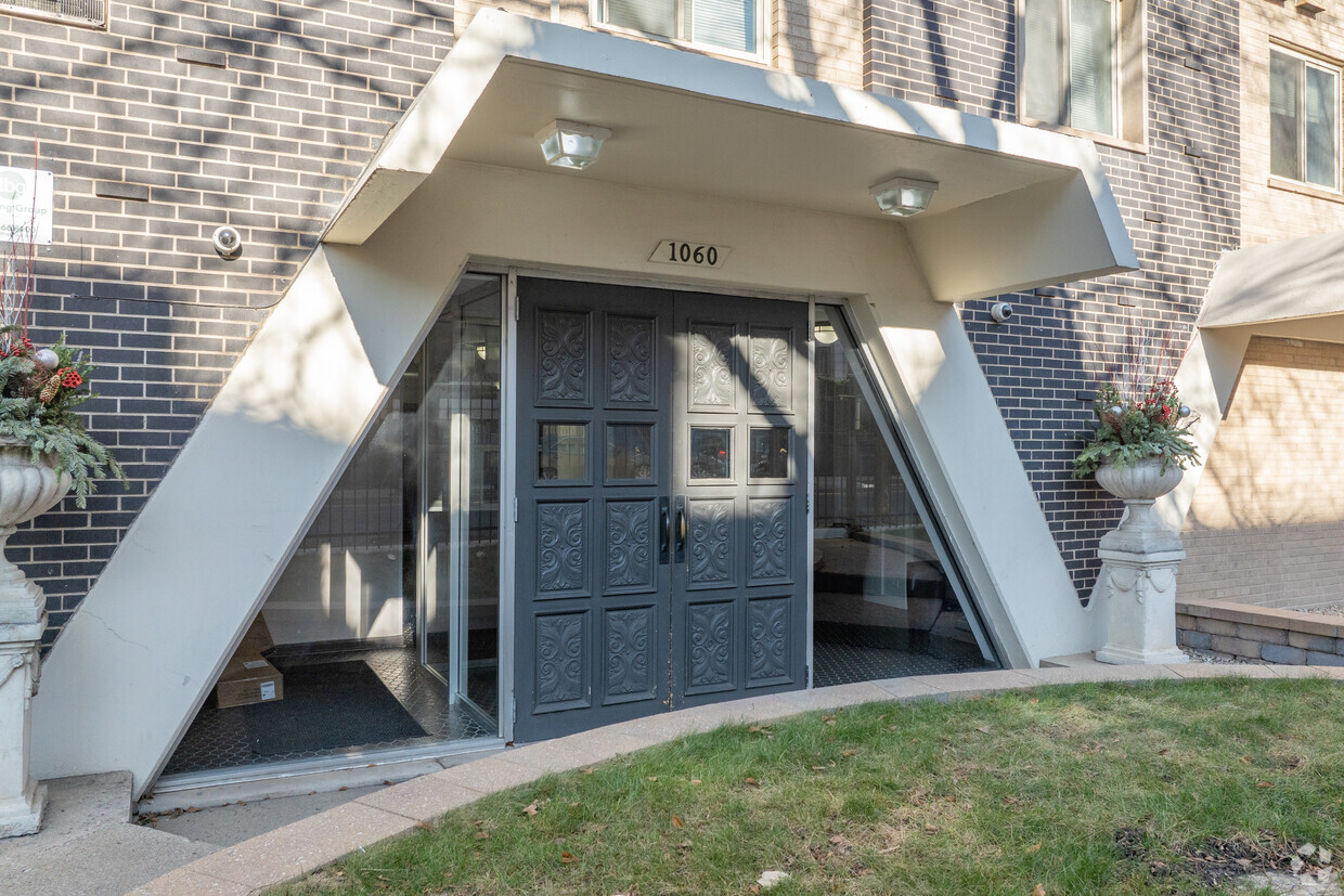 Entrance - Hollywood Terrace Condominiums