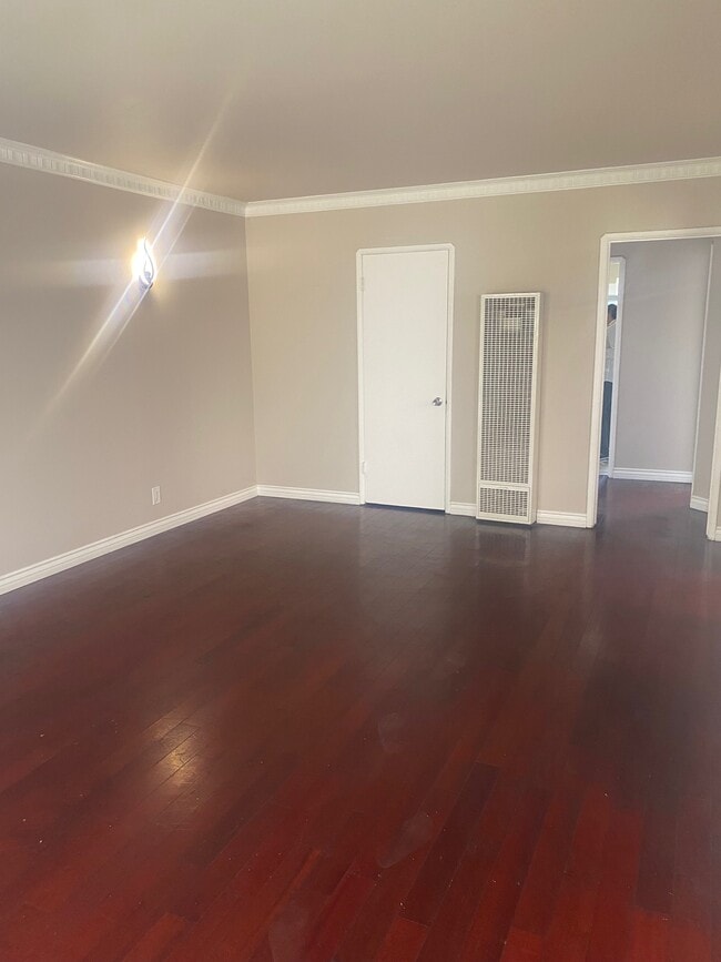 Building Photo - 7921 Crenshaw Blvd
