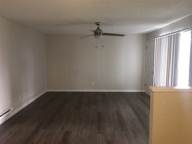 Building Photo - 1395 Stardust St