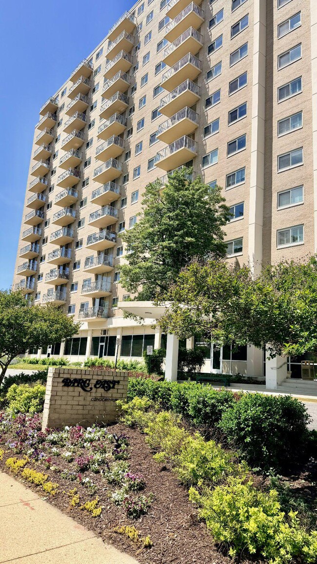Building Photo - 1225 Martha Custis Dr