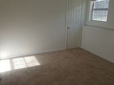 Foto del edificio - 1088 Crestview Dr