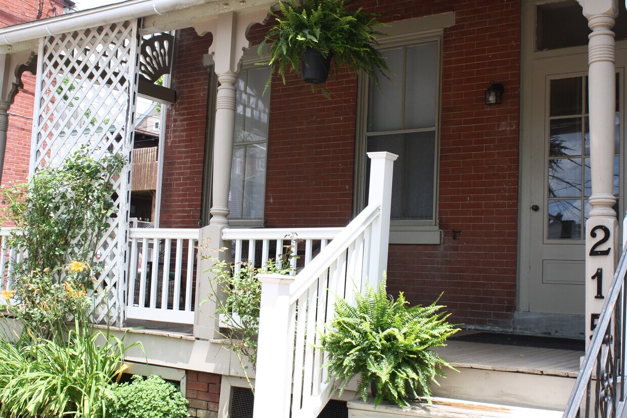 Front porch - 215 S New St