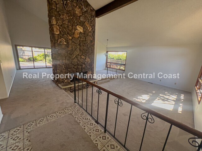 Foto del edificio - AVAILABLE NOW - Nice Home Near Laguna Lake...