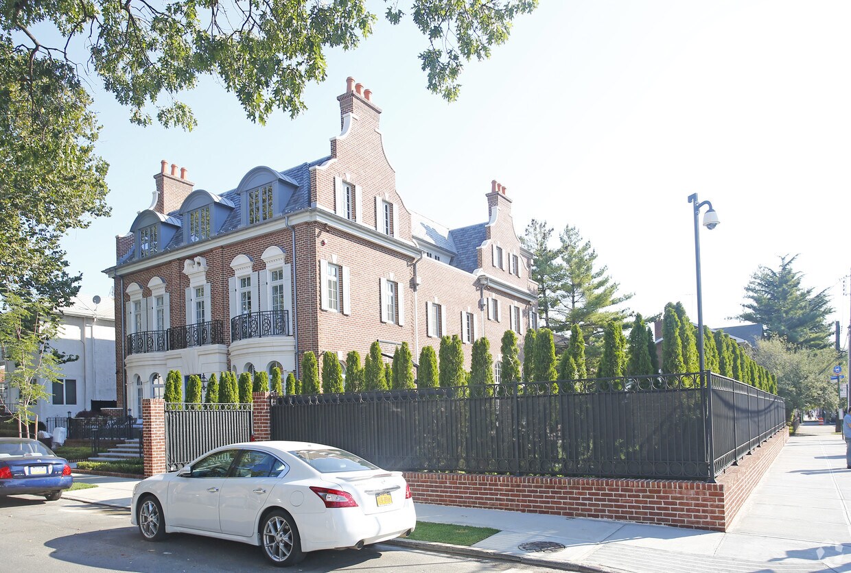 Primary Photo - 369 Avenue U