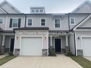 Building Photo - 207 Solacium Ln
