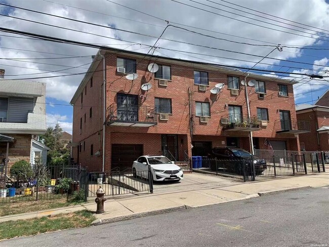 Building Photo - 134-21-134-58 58th Ave