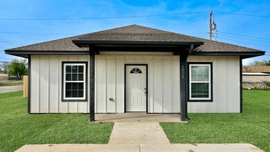 Building Photo - 110 Sterling Dr