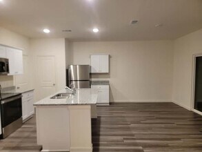 Building Photo - 6085 Majestic Crk Trl