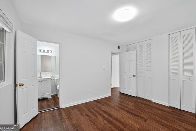 Foto del edificio - 2510 Peachwood Cir NE