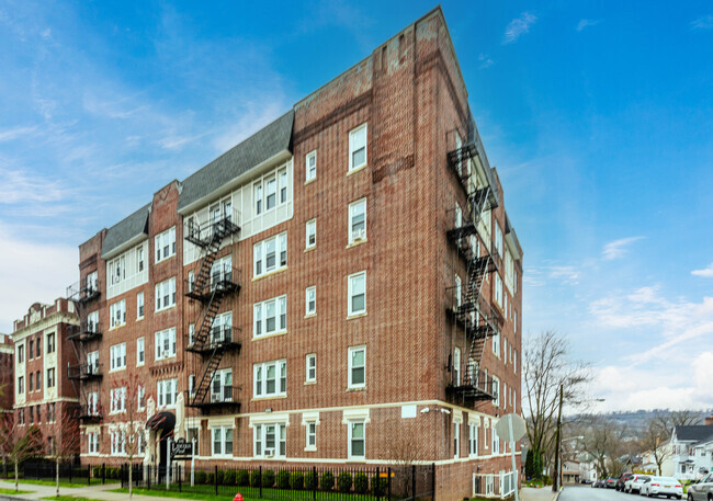 Building Photo - The Lincoln Peak