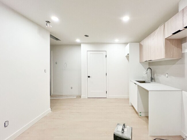 Building Photo - 9326-9153 153 St NW