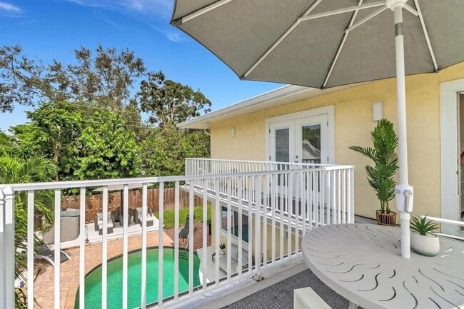 Building Photo - ***STUNNING POOL HOME***4BEDS/3BATHS***NEWLY RENOVATED***CENTRALLY LOCATED***WEEKLY RENTAL AVAILA...