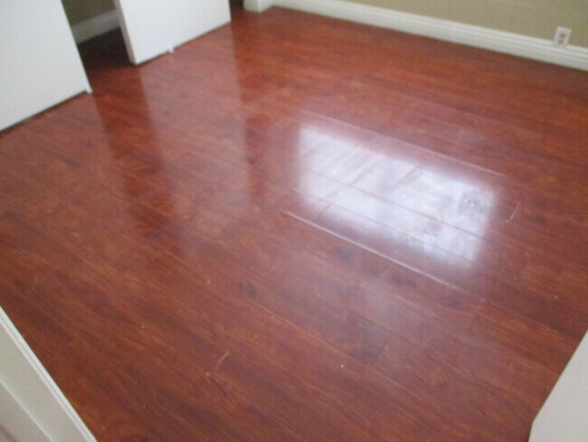 Foto del edificio - 2933 E Elm Ave