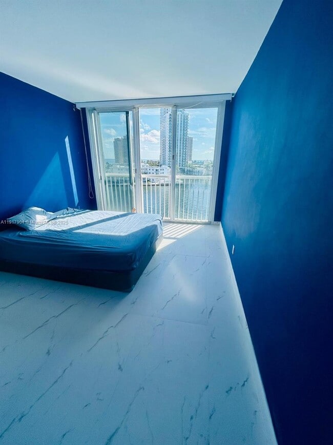 Building Photo - 121 Golden Isles Dr