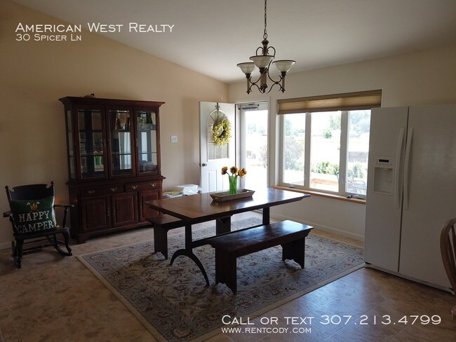 Building Photo - Large country home