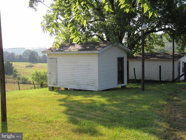 Building Photo - 837 N Pifer Rd
