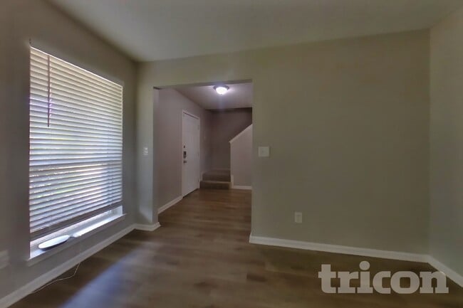 Building Photo - 2610 Townhall Ln