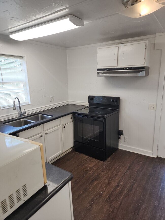 Foto del edificio - Affordable 3-bedroom, 2-bathroom