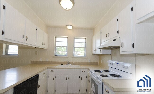 Building Photo - 6 MONTH LEASE!! Spacious 3 bedroom 2 bath ...