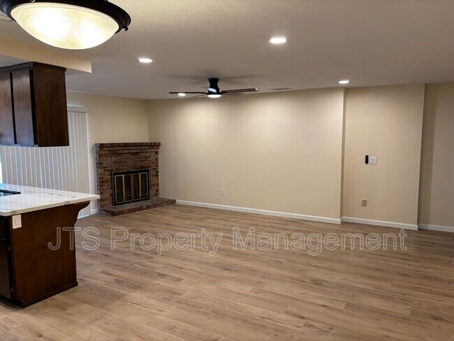 Foto del edificio - 5512 Mike Arthur Ct