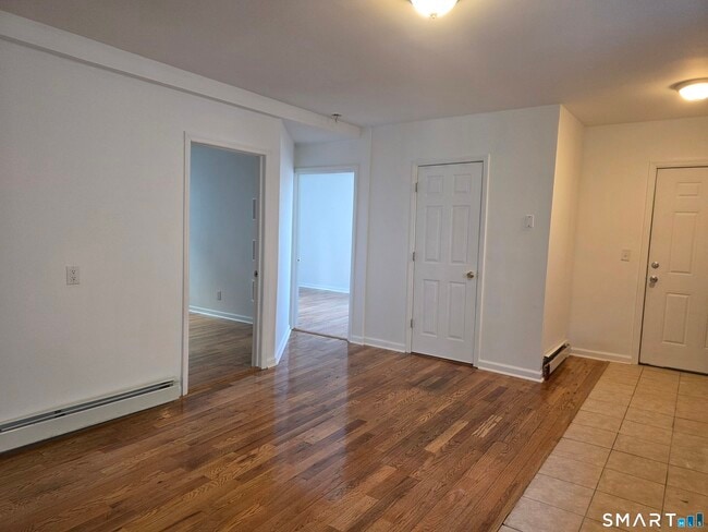 Foto del edificio - 120 Easton Ave