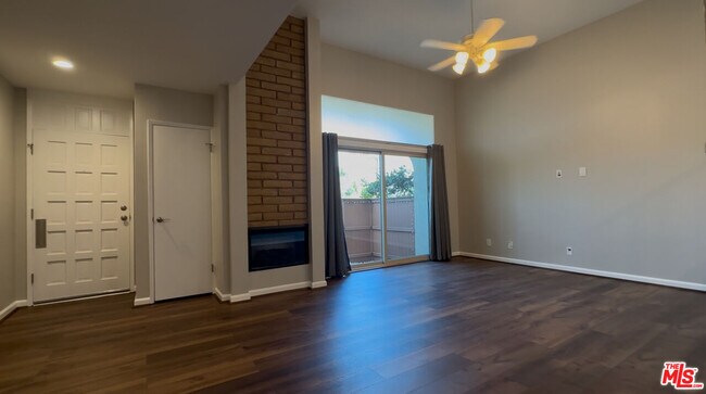 Foto del edificio - 11260 Overland Ave