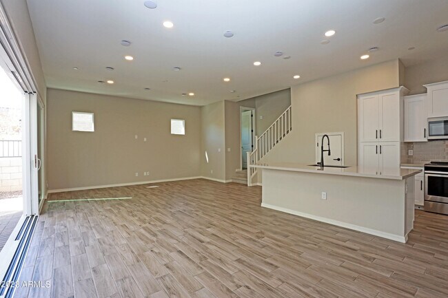 Foto del edificio - 2445 E Lark St