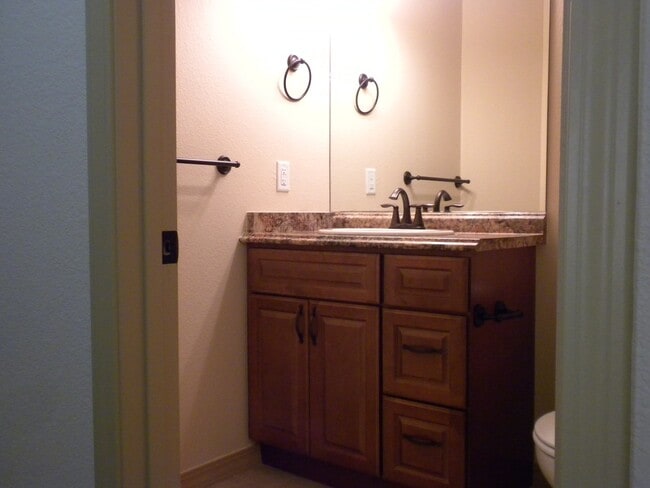 bath vanities - 2310 Cliffmoor Ln