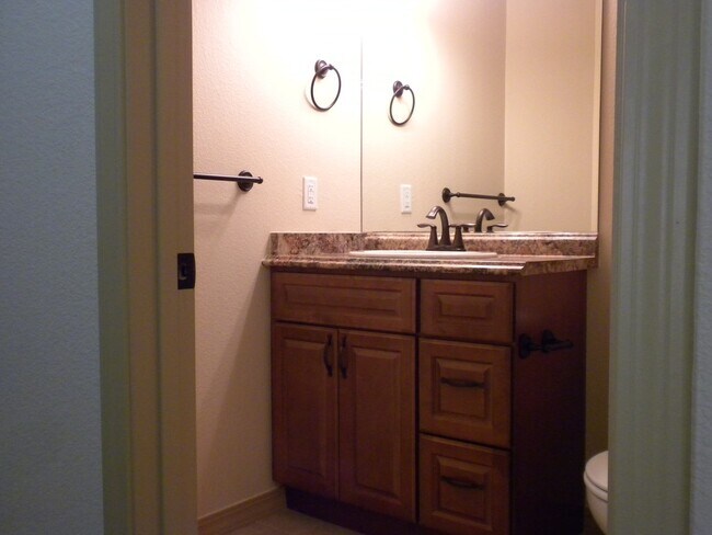 tocadores de baño - 2310 Cliffmoor Ln