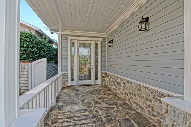 Foto del edificio - Beautiful, Bright & Spacious, 4BR3.5BA Hil...