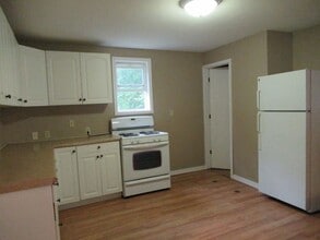 Building Photo - 1320 Oak St