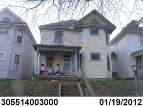 Building Photo - 208 S Mulberry St