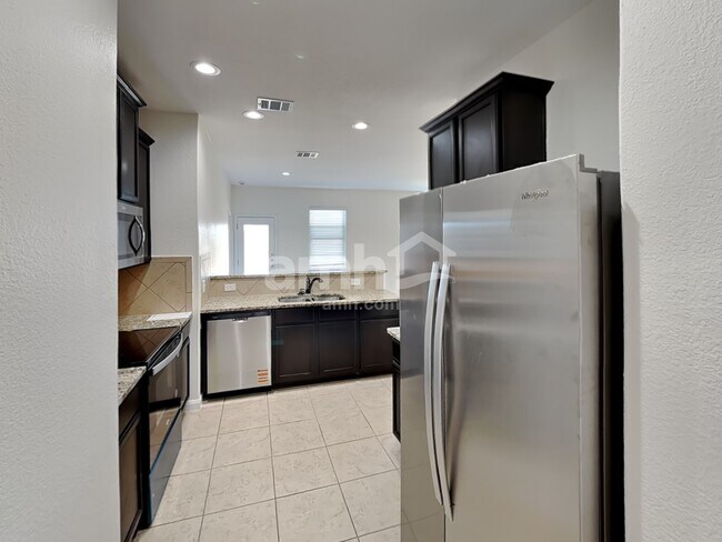 Foto del edificio - 6292 Begonia