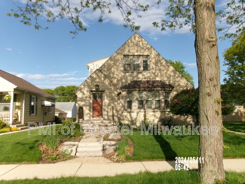 3030a S 50th St, Milwaukee, WI 53219 House Rental in Milwaukee, WI