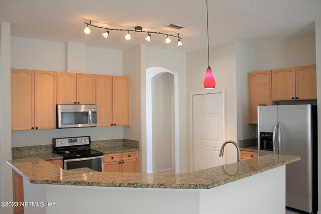 Building Photo - 14560 Camberwell Ln S