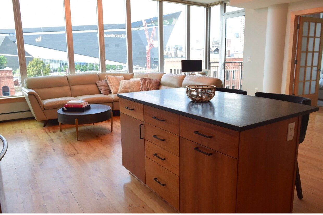 Foto principal - 215 10th Ave S