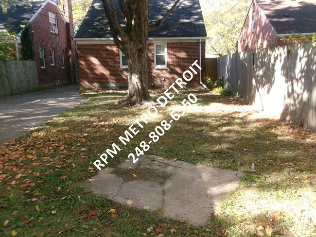 Building Photo - Newly remodeled Brick home in Detroit