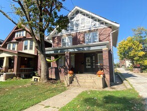 Building Photo - 338 E 18th Ave