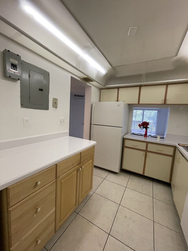 Building Photo - 8000 S Colony Cir