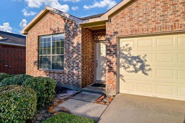 Foto del edificio - 15406 Key Crest Ln