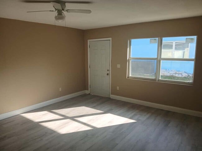 Building Photo - 753 NE 9th St