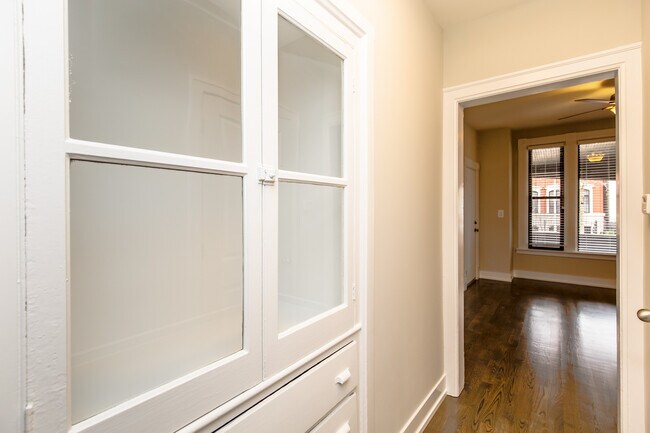 Foto del edificio - 3250 N Lakewood Ave