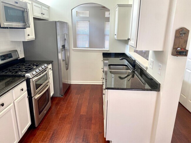 Foto del edificio - Charming 3-Bedroom Home for Rent in Prime ...