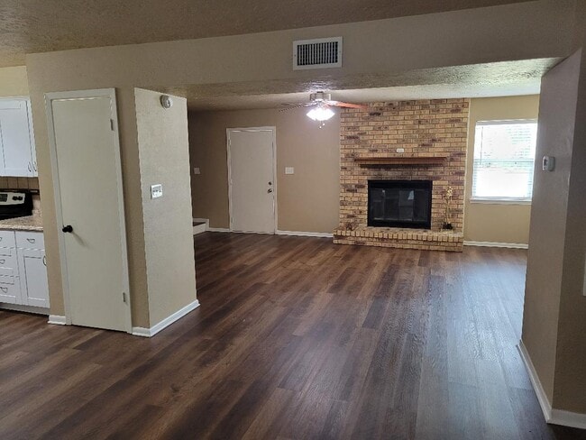 Living - 3 Dana St