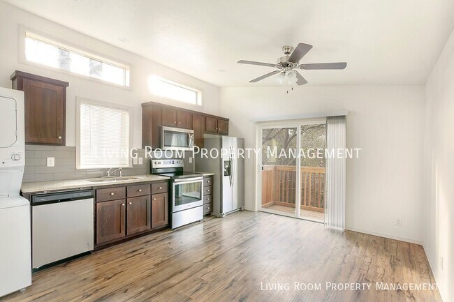 Building Photo - Tiny Home Available in Westmoreland Neighb...