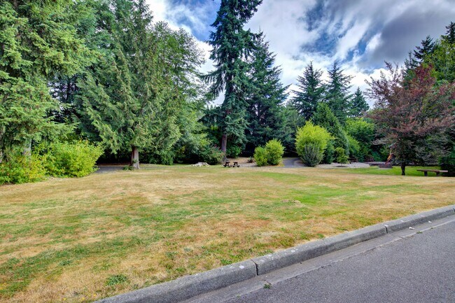 Building Photo - Gorgeous 3 Bedroom Home on Bainbridge Island.